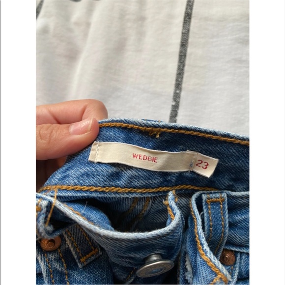 Never worn Levi’s size 23 waist, wedgie style fit - Picture 3 of 4